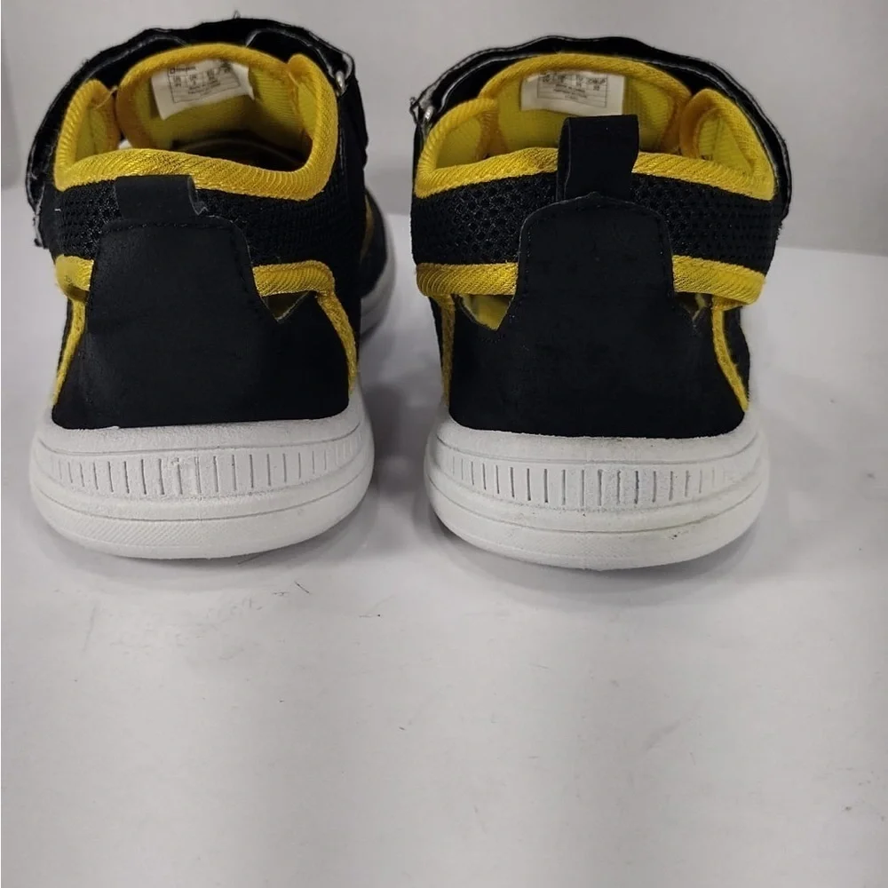 Omphies Kids Black and Yellow Shoes size 4y pre Owned Exellent condition